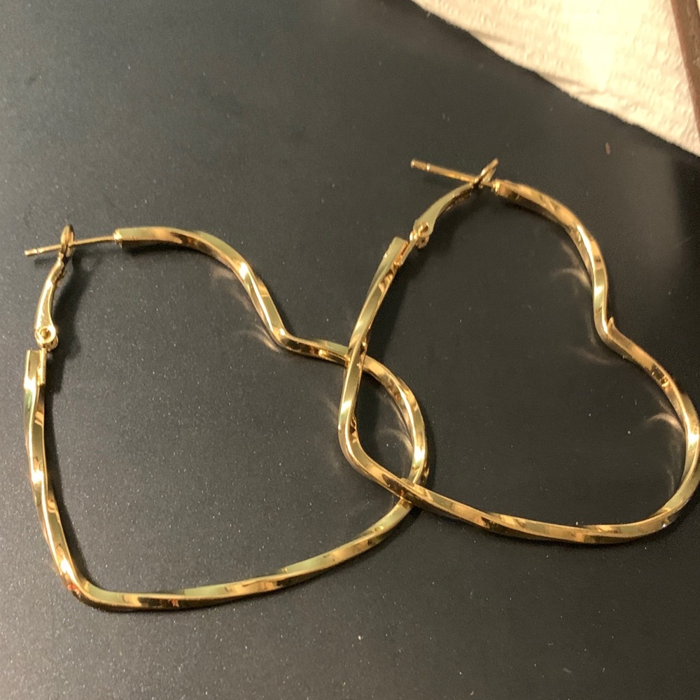 Chic Gold Heart-Shaped Earrings